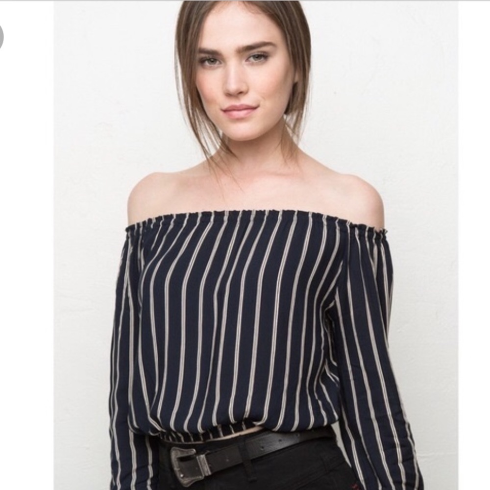 Brandy Melville off the shoulder top